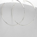 Different earrings styles in the jewelry market